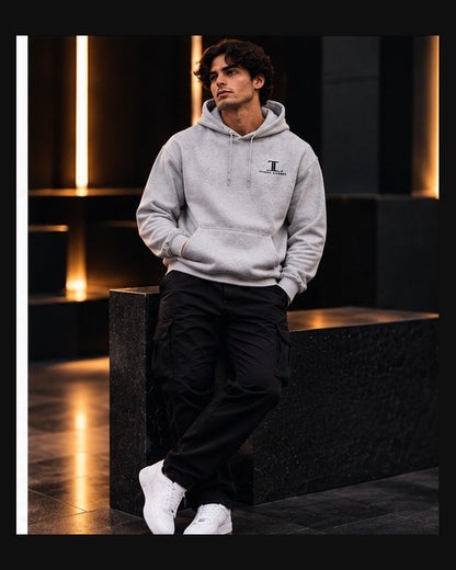 Full-body Trendi Levendi model photo, dark studio, distinct pose